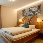 盖兹拉希峰拓普公寓酒店 公寓式酒店 4*