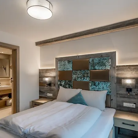 盖兹拉希峰拓普公寓酒店 4* 索尔登