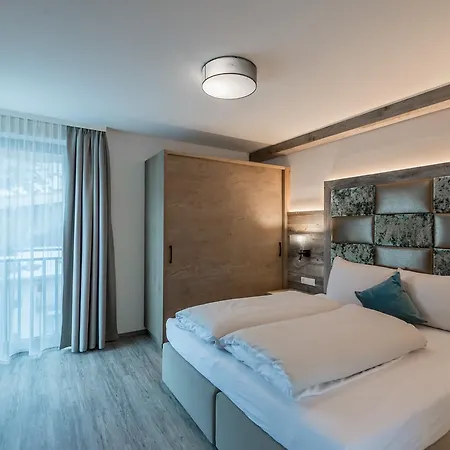 盖兹拉希峰拓普公寓酒店 4*